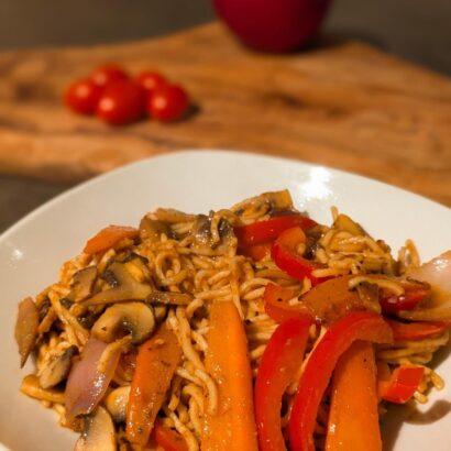 Gebratene Nudeln mit Erdnusssauce