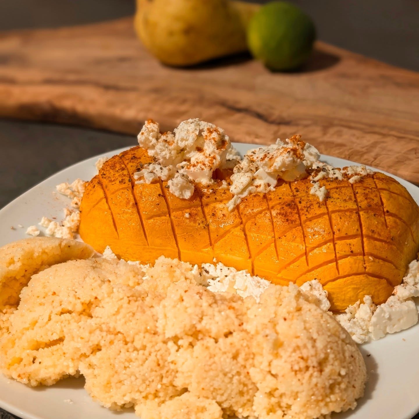 Thumbnail for Hasselback-Butternut-Kürbis mit Feta und Couscous