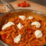 Nudelpfanne mit Paprika und Pilzen