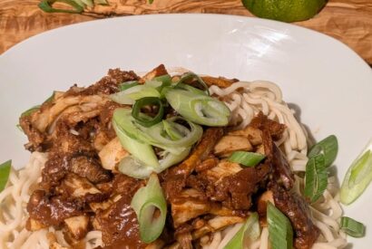 Thumbnail for Pulled Mushrooms in Erdnusssauce mit Mie-Nudeln