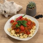 Tortellini mit Gemüse-Tomatensauce
