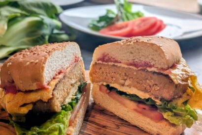 Thumbnail for Vegetarische Ramly Burger